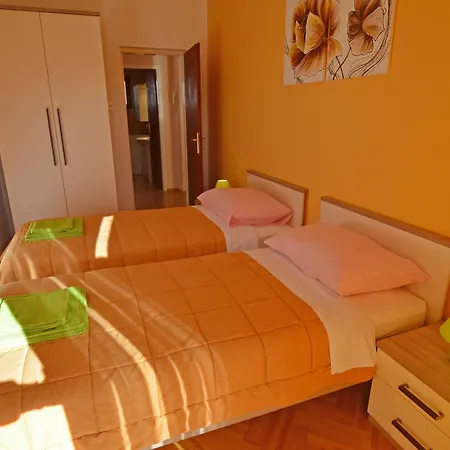 Kuftic - Relax Zone - Quiet Street